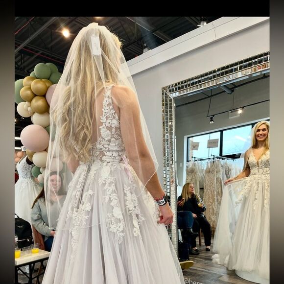 Elegant White Lace Evening Gown - Picture 5 of 13